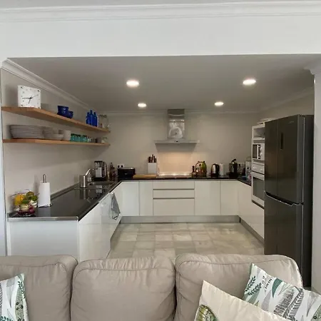 3-bedroom Shared Pool Nerja, Burriana شقة نيرخا