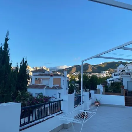 3-bedroom Shared Pool Nerja, Burriana Appartement